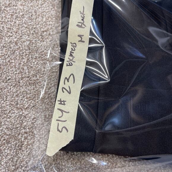 Express Scalloped Scallop Hem black Shorts Size Medium nwt - Picture 11 of 12